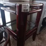 LOTE 195 - 02 MESINHA DE CENTRO QUADRADAS (NO ESTADO, NÃO SABEMOS SE FUNCIONA. LEILÃO NÃO TEM GARANTIA E NEM DEVOLUÇÃO).