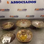 LOTE 196 - 01 LOTE COM UTENSÍLIOS TRAVESSA, E FRUTEIRAS (NO ESTADO, NÃO SABEMOS SE FUNCIONA. LEILÃO NÃO TEM GARANTIA E NEM DEVOLUÇÃO).