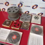 LOTE 077 - 01 LOTE COM ROLO DE FILME PARA PROJETOR ANTIGO (NO ESTADO, NÃO SABEMOS SE FUNCIONA. LEILÃO NÃO TEM GARANTIA E NEM DEVOLUÇÃO).