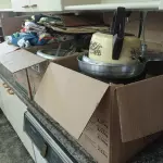 LOTE 167 - 01 LOTE COM UTENSÍLIOS DE COZINHA E PANELAS (NO ESTADO, NÃO SABEMOS SE FUNCIONA. LEILÃO NÃO TEM GARANTIA E NEM DEVOLUÇÃO). 