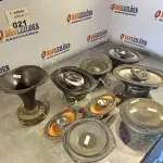LOTE 021 - 08 ALTO-FALANTES E 01 CORNETA MARCAS E MODELOS DIVERSOS. (NO ESTADO, LEILÃO NÃO TEM GARANTIA E NEM DEVOLUÇÃO, SUJEITO A POSSÍVEIS AVARIAS VISÍVEIS/OCULTAS E/OU AUSÊNCIA DE COMPONENTES).