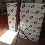 LOTE 095 - 01 TELA PARA PROJEÇÃO (NO ESTADO, NÃO SABEMOS SE FUNCIONA. LEILÃO NÃO TEM GARANTIA E NEM DEVOLUÇÃO).