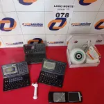 LOTE 078 - 01 CÂMERA WIFI,03 AGENDAS ELETRÔNICAS E 01CELULAR MOTOROLA (NO ESTADO, NÃO SABEMOS SE FUNCIONA. LEILÃO NÃO TEM GARANTIA E NEM DEVOLUÇÃO).