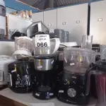 LOTE 066 - 01 LOTE COM VÁRIAS PANELAS ELÉTRICAS, EXTRATORES DE SUCOS, CAFETEIRAS E LIQUIDIFICADORES MARCAS E MODELOS DIVERSOS PARA RETIRADA DE PEÇAS. (NO ESTADO, LEILÃO NÃO TEM GARANTIA E NEM DEVOLUÇÃO, SUJEITO A POSSÍVEIS AVARIAS VISÍVEIS/OCULTAS E/OU AUSÊNCIA DE COMPONENTES).