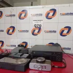 LOTE 070 - 01 LOTE COM CÂMERAS DIGITAIS ANTIGAS ,01 TRANSMISSOR PHILIPS E 01 CD PLAYER (NO ESTADO, NÃO SABEMOS SE FUNCIONA. LEILÃO NÃO TEM GARANTIA E NEM DEVOLUÇÃO).