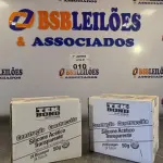 LOTE 010 - 02 CAIXAS COM BISNAGAS DE SILICONE ACÉTICO TRANSPARENTE 50G. (NO ESTADO, LEILÃO NÃO TEM GARANTIA E NEM DEVOLUÇÃO, SUJEITO A POSSÍVEIS AVARIAS VISÍVEIS/OCULTAS E/OU AUSÊNCIA DE COMPONENTES).