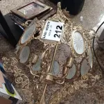 LOTE 212 - 01 LUSTRE GRANDE EM METAL (NO ESTADO, NÃO SABEMOS SE FUNCIONA. LEILÃO NÃO TEM GARANTIA E NEM DEVOLUÇÃO).