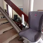 LOTE 109 - 01 ELEVADOR PARA ESCADAS ACORN (NO ESTADO, NÃO SABEMOS SE FUNCIONA. LEILÃO NÃO TEM GARANTIA E NEM DEVOLUÇÃO).