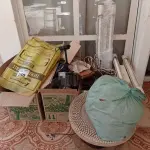 LOTE 240 - 01 LOTE COM TELHAS EM ACRÍLICO, TORNEIRAS, LUMINÁRIAS, VENTILADOR DE TETO, CABO DE AÇO (NO ESTADO, NÃO SABEMOS SE FUNCIONA. LEILÃO NÃO TEM GARANTIA E NEM DEVOLUÇÃO).