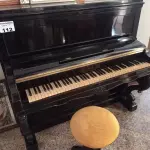 LOTE 112 - 01 PIANO ANTIGO PLEYEU (NO ESTADO, NÃO SABEMOS SE FUNCIONA. LEILÃO NÃO TEM GARANTIA E NEM DEVOLUÇÃO).