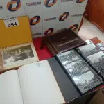 LOTE 054 - 01 LOTE COM ÁLBUNS COM FOTOS ANTIGOS (NO ESTADO, NÃO SABEMOS SE FUNCIONA. LEILÃO NÃO TEM GARANTIA E NEM DEVOLUÇÃO).