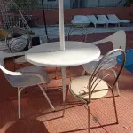 LOTE 279 - 05 CADEIRAS E 01 MESA COM SOMBREIRO PARA JARDIM (NO ESTADO, NÃO SABEMOS SE FUNCIONA. LEILÃO NÃO TEM GARANTIA E NEM DEVOLUÇÃO).
