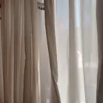 LOTE 184 - 01 LOTE COM CORTINAS (NO ESTADO, NÃO SABEMOS SE FUNCIONA. LEILÃO NÃO TEM GARANTIA E NEM DEVOLUÇÃO).