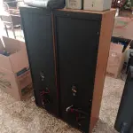 LOTE 209 - 01 LOTE COM CAIXAS DE SOM (NO ESTADO, NÃO SABEMOS SE FUNCIONA. LEILÃO NÃO TEM GARANTIA E NEM DEVOLUÇÃO).