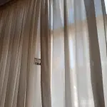 LOTE 184 - 01 LOTE COM CORTINAS (NO ESTADO, NÃO SABEMOS SE FUNCIONA. LEILÃO NÃO TEM GARANTIA E NEM DEVOLUÇÃO).