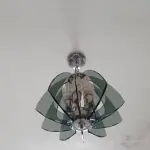 LOTE 294 - 01 LUSTRE DE TETO COM VIDROS E LÂMPADAS (NO ESTADO, NÃO SABEMOS SE FUNCIONA. LEILÃO NÃO TEM GARANTIA E NEM DEVOLUÇÃO).