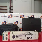 LOTE 068 - 01 FILMADORA ANTIGA JVC, O1 TRIPÉ PARA CÂMERA, E 01 MALETA (NO ESTADO, NÃO SABEMOS SE FUNCIONA. LEILÃO NÃO TEM GARANTIA E NEM DEVOLUÇÃO).