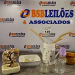 LOTE 149 - 01 LOTE COM PORTA CONDIMENTOS, RELÓGIO (NO ESTADO, NÃO SABEMOS SE FUNCIONA. LEILÃO NÃO TEM GARANTIA E NEM DEVOLUÇÃO).
