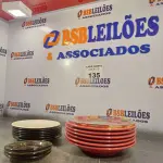 LOTE 135 - 06 PRATOS VERMELHOS E 07 PRATOS DE SOBREMESA (NO ESTADO, NÃO SABEMOS SE FUNCIONA. LEILÃO NÃO TEM GARANTIA E NEM DEVOLUÇÃO).
