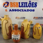 LOTE 221 - 04 JARROS EM BARRO PARA DECORAÇÃO (NO ESTADO, NÃO SABEMOS SE FUNCIONA. LEILÃO NÃO TEM GARANTIA E NEM DEVOLUÇÃO).
