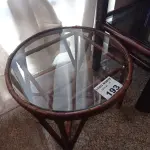 LOTE 193 - 01 MESINHA DE CENTRO REDONDA (NO ESTADO, NÃO SABEMOS SE FUNCIONA. LEILÃO NÃO TEM GARANTIA E NEM DEVOLUÇÃO).