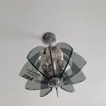 LOTE 294 - 01 LUSTRE DE TETO COM VIDROS E LÂMPADAS (NO ESTADO, NÃO SABEMOS SE FUNCIONA. LEILÃO NÃO TEM GARANTIA E NEM DEVOLUÇÃO).