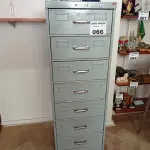 LOTE 066 - 01 ARQUIVO DE AÇO 8 GAVETAS (NO ESTADO, NÃO SABEMOS SE FUNCIONA. LEILÃO NÃO TEM GARANTIA E NEM DEVOLUÇÃO).