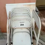 LOTE 266 - 02 MESAS QUADRADAS EM FERRO E 08 CADEIRAS DOBRÁVEIS EM FERRO (NO ESTADO, NÃO SABEMOS SE FUNCIONA. LEILÃO NÃO TEM GARANTIA E NEM DEVOLUÇÃO).