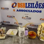 LOTE 149 - 01 LOTE COM PORTA CONDIMENTOS, RELÓGIO (NO ESTADO, NÃO SABEMOS SE FUNCIONA. LEILÃO NÃO TEM GARANTIA E NEM DEVOLUÇÃO).