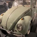 LOTE 306 - 01 FUSCA 1961; PLACA PRETA C/ INSCRIÇÃO 1961; MOTOR ORIGINAL 1200; TANQUE ALTO E PRESERVA A ORIGINALIDADEDELE. (NO ESTADO) OBS: OS LOTES 306 E 307 DE CARROS SE ENCONTRAM NO ENDEREÇO SQSW 311 BLOCO G APARTAMENTO 404 SUDOESTE -DF