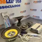 LOTE 020 - 03 ALTO-FALANTES, 01 CHAPINHA, 01 ESCOVA, 01 CORNETA E 01 MODULO MARCAS E MODELOS. (NO ESTADO, LEILÃO NÃO TEM GARANTIA E NEM DEVOLUÇÃO, SUJEITO A POSSÍVEIS AVARIAS VISÍVEIS/OCULTAS E/OU AUSÊNCIA DE COMPONENTES).
