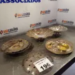 LOTE 196 - 01 LOTE COM UTENSÍLIOS TRAVESSA, E FRUTEIRAS (NO ESTADO, NÃO SABEMOS SE FUNCIONA. LEILÃO NÃO TEM GARANTIA E NEM DEVOLUÇÃO).