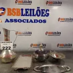 LOTE 222 - 01 LOTE COM TRAVESSAS E 01 JARRO PARA DECORAÇÃO (NO ESTADO, NÃO SABEMOS SE FUNCIONA. LEILÃO NÃO TEM GARANTIA E NEM DEVOLUÇÃO).