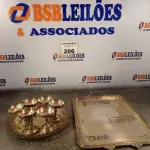 LOTE 206 - 01 LOTE COM TRAVESSA E TAÇAS PARA DECORAÇÃO (NO ESTADO, NÃO SABEMOS SE FUNCIONA. LEILÃO NÃO TEM GARANTIA E NEM DEVOLUÇÃO).