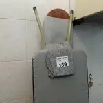 LOTE 159 - 02 TÁBUAS DE PASSAR ROUPAS (NO ESTADO, NÃO SABEMOS SE FUNCIONA. LEILÃO NÃO TEM GARANTIA E NEM DEVOLUÇÃO).