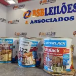 LOTE 032 - 03 GALÕES DE VERNIZ SAYERLACK 3,6L SENDO 01 MARÍTIMO. (NO ESTADO, LEILÃO NÃO TEM GARANTIA E NEM DEVOLUÇÃO, SUJEITO A POSSÍVEIS AVARIAS VISÍVEIS/OCULTAS E/OU AUSÊNCIA DE COMPONENTES).