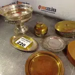 LOTE 220 - 01 LOTE COM ARTIGOS PARA DECORAÇÃO (NO ESTADO, NÃO SABEMOS SE FUNCIONA. LEILÃO NÃO TEM GARANTIA E NEM DEVOLUÇÃO).