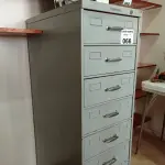 LOTE 066 - 01 ARQUIVO DE AÇO 8 GAVETAS (NO ESTADO, NÃO SABEMOS SE FUNCIONA. LEILÃO NÃO TEM GARANTIA E NEM DEVOLUÇÃO).