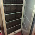 LOTE 155 - 01 FREEZER CONSUL VERTICAL COM 05 GAVETAS (NO ESTADO, NÃO SABEMOS SE FUNCIONA. LEILÃO NÃO TEM GARANTIA E NEM DEVOLUÇÃO).