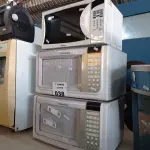 LOTE 038 - 03 MICRO-ONDAS MARCAS E MODELOS DIVERSOS PARA RETIRADA DE PEÇAS. (NO ESTADO, LEILÃO NÃO TEM GARANTIA E NEM DEVOLUÇÃO, SUJEITO A POSSÍVEIS AVARIAS VISÍVEIS/OCULTAS E/OU AUSÊNCIA DE COMPONENTES).