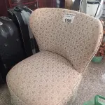 LOTE 188 - 01 POLTRONA (NO ESTADO, NÃO SABEMOS SE FUNCIONA. LEILÃO NÃO TEM GARANTIA E NEM DEVOLUÇÃO).