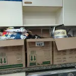 LOTE 167 - 01 LOTE COM UTENSÍLIOS DE COZINHA E PANELAS (NO ESTADO, NÃO SABEMOS SE FUNCIONA. LEILÃO NÃO TEM GARANTIA E NEM DEVOLUÇÃO). 
