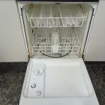 LOTE 168 - 01 LAVA LOUÇA BRASTEMP (NO ESTADO, NÃO SABEMOS SE FUNCIONA. LEILÃO NÃO TEM GARANTIA E NEM DEVOLUÇÃO).