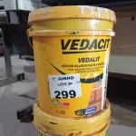 LOTE 299 - 01 BALDE DE DESMOLDANTE PARA CONCRETO REVESTIDO E 01 BALDE DE VEDALIT, ADITIVO PLASTIFICANTE CONCENTRADO PARA ARGAMASSA DE ASSENTAMENTO E REBOCO CONVENCIONAL. (NO ESTADO, LEILÃO NÃO TEM GARANTIA E NEM DEVOLUÇÃO, SUJEITO A POSSÍVEIS AVARIAS VISÍVEIS/OCULTAS E/OU AUSÊNCIA DE COMPONENTES).