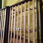LOTE 374 - 01 CAMA DE SOLTEIRO EM IMBUIA DO POLO MADEIREIRO DO RIO GRANDE DO SUL. (NO ESTADO, LEILÃO NÃO TEM GARANTIA E NEM DEVOLUÇÃO, SUJEITO A POSSÍVEIS AVARIAS VISÍVEIS/OCULTAS E/OU AUSÊNCIA DE COMPONENTES).