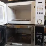 LOTE 082 - 02 MICRO-ONDAS E 01 FORNO ELÉTRICO PARA RETIRADA DE PEÇAS. (NO ESTADO, LEILÃO NÃO TEM GARANTIA E NEM DEVOLUÇÃO, SUJEITO A POSSÍVEIS AVARIAS VISÍVEIS/OCULTAS E/OU AUSÊNCIA DE COMPONENTES).