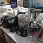 LOTE 066 - 01 LOTE COM VÁRIAS PANELAS ELÉTRICAS, EXTRATORES DE SUCOS, CAFETEIRAS E LIQUIDIFICADORES MARCAS E MODELOS DIVERSOS PARA RETIRADA DE PEÇAS. (NO ESTADO, LEILÃO NÃO TEM GARANTIA E NEM DEVOLUÇÃO, SUJEITO A POSSÍVEIS AVARIAS VISÍVEIS/OCULTAS E/OU AUSÊNCIA DE COMPONENTES).