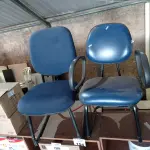 LOTE 154 - 02 CADEIRAS DE ESCRITÓRIO COM BASES FIXAS. (NO ESTADO, LEILÃO NÃO TEM GARANTIA E NEM DEVOLUÇÃO, SUJEITO A POSSÍVEIS AVARIAS VISÍVEIS/OCULTAS E/OU AUSÊNCIA DE COMPONENTES).