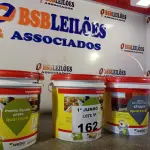 LOTE 162 - 02 BALDES DE MANTAS LIQUIDAS PRETA E 01 BALDE DE CHAPIX MARCAS QUARTZOLIT 3,6L. (NO ESTADO, LEILÃO NÃO TEM GARANTIA E NEM DEVOLUÇÃO, SUJEITO A POSSÍVEIS AVARIAS VISÍVEIS/OCULTAS E/OU AUSÊNCIA DE COMPONENTES).