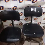 LOTE 227 - 02 CADEIRAS DE ESCRITÓRIO COM BASE GIRATÓRIA. (NO ESTADO, LEILÃO NÃO TEM GARANTIA E NEM DEVOLUÇÃO, SUJEITO A POSSÍVEIS AVARIAS VISÍVEIS/OCULTAS E/OU AUSÊNCIA DE COMPONENTES).